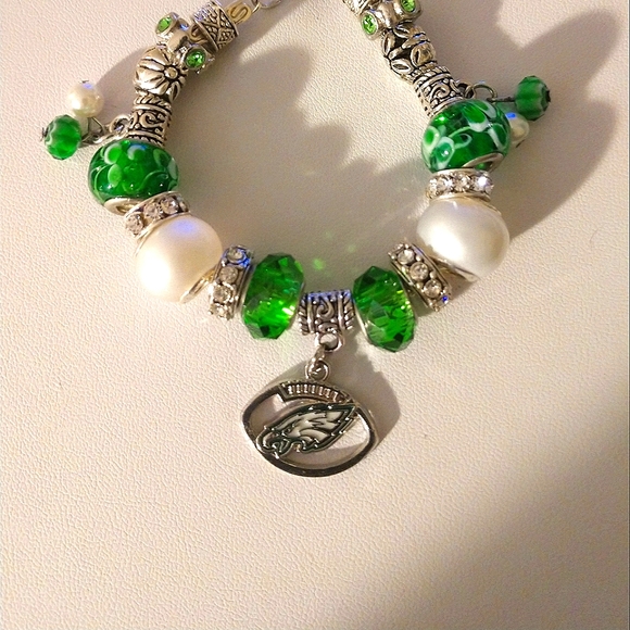 Philadelphia Eagles Charm Bead Bracelet - Picture 2 of 2